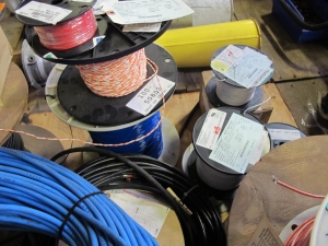(5 PALLETS) MISC. ELECTRICAL WIRE AND CABLE! (30+) INDIVIDUAL SPOOLS TO INCLUDE BUT NOT LIMITED TO: (5) CABLES ELECTRICAL TYPE, 14 AWG SIZE, 600 V, 90 C RATING, XLPE INSULATING MATERIAL, 3 CONDUCTOR, SHIELDED KIND, 280' PER ASSEMBLY, (1 SPOOL) CABLE, ARMORED KIND, MICROPOINT MC315 SERIES, 220 M (722') PER ROLL, ETC.. LOADING & HANDLING FEE $30-4074